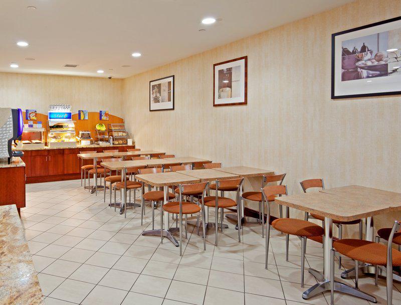 Holiday Inn Express Laguardia Airport, An Ihg Hotel New York Restaurant bilde